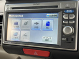 お好みの音楽を気軽に楽しめます。USBやSDカードにも対応し、多様な音源を車内で再現。移動時間をより快適に演出します。
