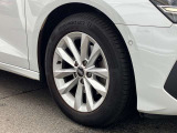 16インチ純正アルミホイール装備 全車両に標準装備の純正アルミホイールは、純正ならではのバランスの良いデザインと、走行安定性をお楽しみ頂けます。