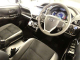 見通しのよいすっきりとした視界で、誰でも運転しやすいです。運転のしやすさは疲れにくさにも繋がりますよ♪
