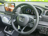 握りやすいステアリングで、快適なドライビングをサポート。操作性にも優れ、運転の楽しさを高めます。