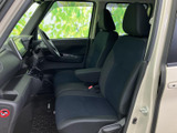 ドライバーの視界を妨げない、広々とした室内空間。操作しやすい配置で、安全運転をサポートします。快適なドライビングを。