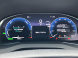 洗練されたデザインのメーターパネル。視認性に優れ、運転に必要な情報を分かりやすく表示します。運転状況を把握しやすく、安全運転をサポートします。