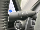 雨天時でもクリアな視界を確保。操作しやすいワイパーレバーで、運転の安全性を高めます。悪天候でも安心して運転できます。