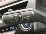 雨天時でもクリアな視界を確保するワイパーレバー。操作も簡単で、運転に集中できます。安全運転をサポートする重要な機能です。