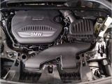 【BMWクリーンディーゼル】市場をリードするディーゼルエンジン。低回転ステージ専用ターボが走り出しから効果的に過給を行いスムーズな発進加速や低燃費を実現。ディーゼルの常識を超えたスポーティな走りを!