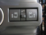 両側パワースライドドア付きだから、狭い駐車スペースなどでの 乗り降りラクラク!小さなお子さまのいるご家庭には嬉しい装備。