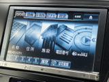 多彩な機能を備え、快適なドライブをサポートします。目的地設定や情報検索もスムーズに行え、日常の移動から長距離の旅行まで、頼れる相棒となるでしょう。