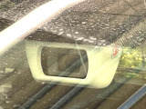【アイサイトVer3】前方の車両等を検知し、衝突しそうな時は警報で注意を促し、ブレーキを踏む力をサポート。ブレーキを踏めなかった場合は衝突被害軽減ブレーキが作動、衝突回避をサポートします。