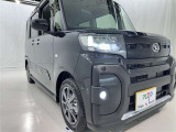 明るいライトが夜道を明るく照らしてくれます。 運転する上で、道路状況をいかに早く認識できるか重要なポイントです。 白色光が暗い道も明るく照らしてくれますよ。