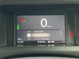 見やすいメーターパネルで、運転に必要な情報を瞬時に確認できます。視認性に優れたデザインで、安全運転をサポートします。