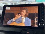 停車中にテレビや映像コンテンツを楽しめます。休憩時間や待ち時間に、リラックスした時間をお過ごしください。