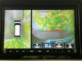 安全な駐車をサポートするバックモニター。周囲の状況を画面で確認しながら、狭い場所でもスムーズに駐車できます。