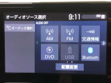 AM/FMチューナー、Bluetooth接続、USB入力、スマートフォン連携機能を標準装備!TVオプションも申し込み済み。フルセグTV視聴が可能です。機能の詳細は展示店舗までお尋ねください。