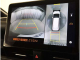 パノラミックビューモニター付きです。車両を上から見たような映像をディスプレイオーディオ画面に表示。運転席からの目視だけでは見にくい、車両周辺の状況をリアルタイムでしっかり確認できます。