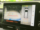 駐車時の安全性を高めるバックモニター。ガイドライン表示で、狭い場所でもスムーズな駐車をサポートします。駐車が苦手な方にもおすすめです。