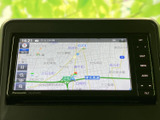 道に迷う心配なし。高機能なナビゲーションシステムが、目的地までスムーズに導きます。鮮明な画面表示で、運転に集中できる環境です。