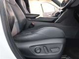 パワーシート搭載。微妙な調整が手軽にでき、ピッタリなポジションで運転することが可能です。