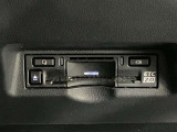 高速道路で便利な【ETC2.0】を装備しています。光ビーコン搭載で渋滞情報などナビゲーションと連動することで機能も充実いたします。他、観光施設に立ち寄るための高速料金割引サービス等もございます。