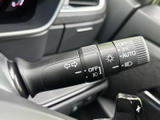 操作しやすい位置に配置されたウインカーレバー。スムーズな操作で、安全な車線変更をサポートします。