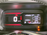視認性の高いメーターで、運転に必要な情報を確かな目で確認できます。運転に集中できる環境が整っています。