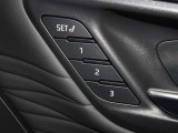 運転席のパワーシートは3名様分までメモリー機能付きです。