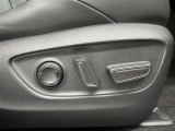 パワーシート搭載。微妙な調整が手軽にでき、最適なポジションで運転することが可能です。