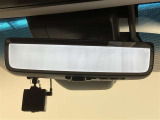 後方確認をミラーではなくカメラ映像で確認出来るデジタルインナーミラーを搭載!荷物があり、後方確認が出来ない時や雨天時などにとても便利☆