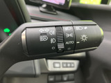 操作しやすいウインカーレバーは、スムーズな車線変更をサポート。直感的な操作性で、安全な運転をアシストします。
