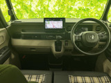 見やすい大型ディスプレイが、運転をサポート。快適なドライブに役立つ機能が満載です。普段使いから長距離移動まで、あらゆるシーンで活躍します。