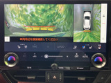 狭い道でも安心のバックモニター。周囲の状況をはっきりと映し出し、安全な駐車をサポートします。ガイドライン表示により、よりスムーズな取り回しが可能になります。