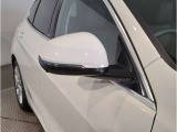【BMWミラー】視認性の高いスタイリッシュなミラー。自動防眩機能も付いており夜間のドライビングをサポートします。