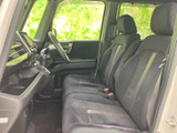運転しやすい視界と、包み込まれるような座り心地。快適なドライビングをサポートします。操作性も高く、運転が楽しくなります。