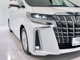 フォグランプ装着車です。暗い夜道の車両前方を明るく照らします