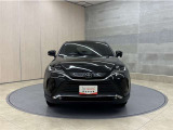 お車購入のポイントとなるフロントマスクです!シャープな目つきが印象的なデザインのヘッドランプです。