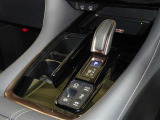 電動パーキングブレーキ・ブレーキホールドを装備してます。ホールド機能は信号待ちが多い一般道で疲労軽減になり、大好評です!