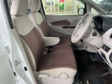 運転のしやすさや、乗り降りにも配慮した運転席