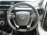 ステアリングから手を離さず、運転に集中したままオーディオ等の操作ができます。
