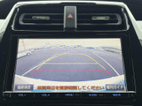 後方確認モニターで安全運転をサポート。狭い道や駐車場での運転がより安心になります。運転に自信のない方にもおすすめです。