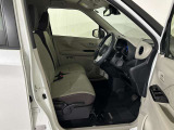 運転席側にはシートリフター機能が付いております。自分のスタイルに合った運転姿勢がとれ、快適に運転することができます。