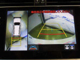 パノラミックビューモニター付きです。車両を上から見たような映像をディスプレイオーディオ画面に表示。運転席からの目視だけでは見にくい、車両周辺の状況をリアルタイムでしっかり確認できます。