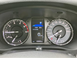 視認性の高いメーターで、運転に必要な情報をしっかり確認できます。デジタル表示により、よりスマートに情報を把握できます。
