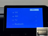 Bluetooth対応、CD/DVD再生機能付き。お好きな音楽を聴きながらのドライブは楽しいですよね〜♪