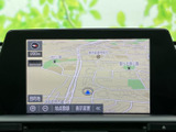 鮮明な地図表示で、初めての道でも安心。周辺情報も確認できるので、スムーズな目的地への到着をサポートします。