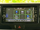 お気に入りの音楽を車内で楽しめます。CDやUSB、Bluetoothなど、様々なメディアに対応。快適な空間を演出します。