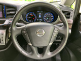 握りやすいステアリングは、運転操作をスムーズにします。快適なドライビングポジションを実現し、長距離運転でも疲れにくいでしょう。