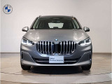 【キドニーグリル】BMWは約90年もの間、ほぼ全ての車両にひと目でBMWだと分かるこの特徴的なフロントグリルが備えられ、デザイン・アイコンとして親しまれてきました。