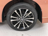 純正のアルミホイール装着。タイヤサイズは175/55R15です