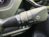 操作しやすい位置に配置されたウインカーレバー。スムーズな車線変更や右左折をサポートします。