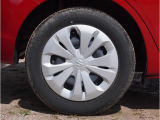 【ホイールキャップ】車に良く似合う純正ホイールキャップが装備されています。ノーマルタイヤ、スタッドレスタイヤもスズキ自販島根にお任せください。