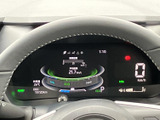運転に必要な情報を一目で確認できるメーターです。視認性に優れたデザインで、安全運転をサポートします。